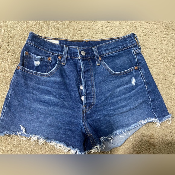 Levis shorts - Picture 2 of 2